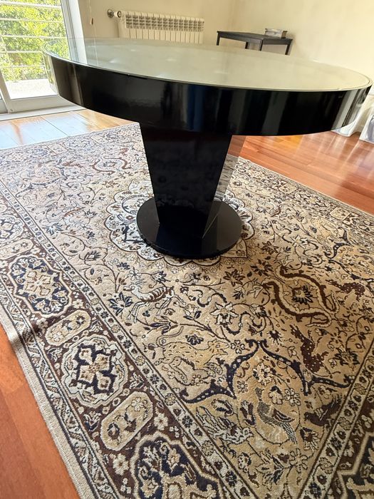 Mesa Redonda lacada preto brilho com tampo de vidro