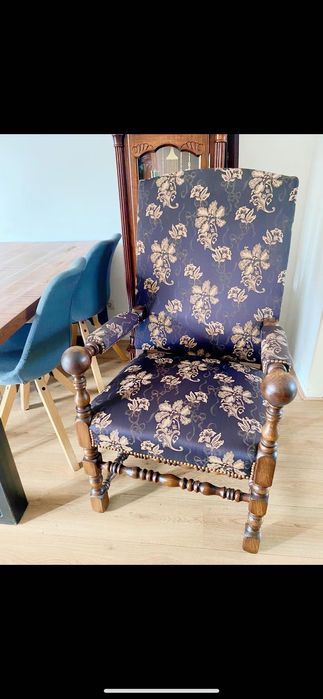Antyczny , stylizowany fotel