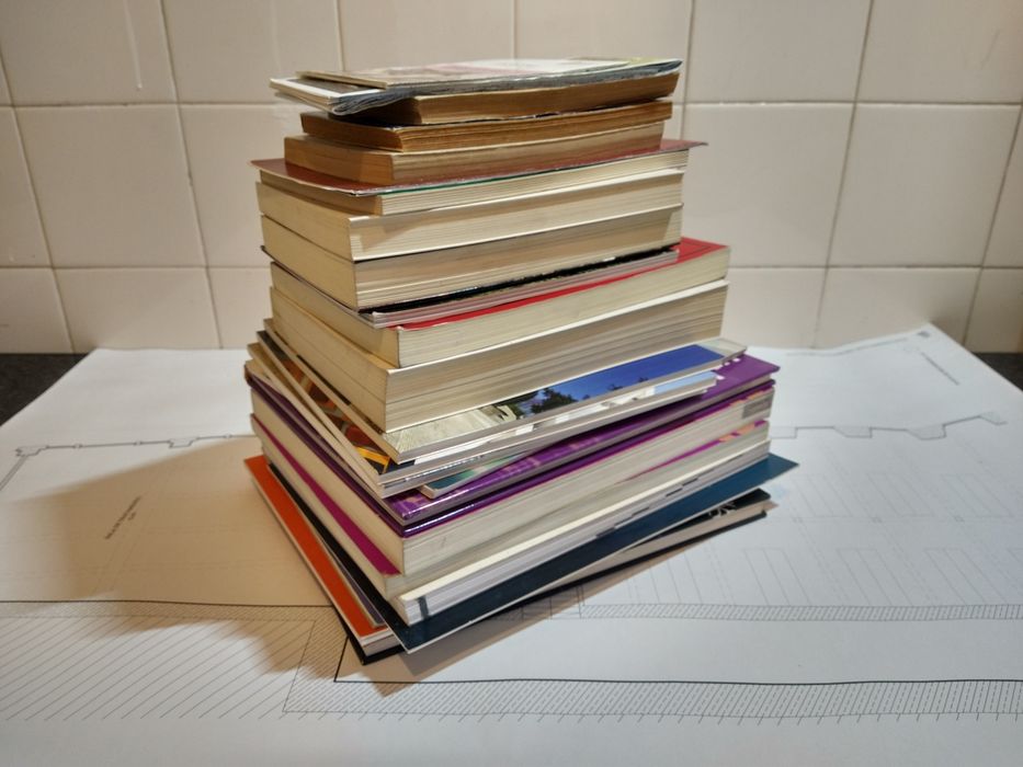 Livros diversos e revistas