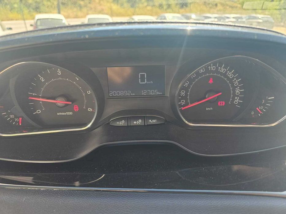 Peugeot 208 ano 2013