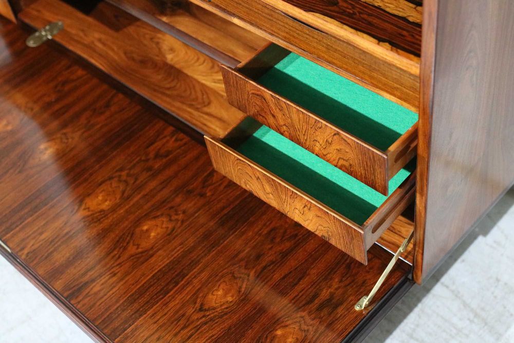 Estante nórdica em pau santo