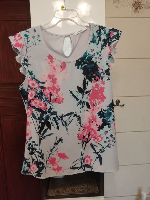 Bluzki damskie z krótkim rękawem i bez