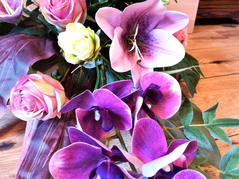 Zestaw nagrobny sztuczne kwiaty fiolet lila róż brudny pastelowy