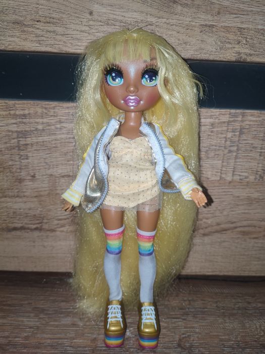 Rainbow High Fashion - Sunny Madison - żółta lalka z akcesoriami