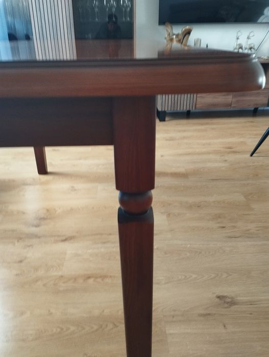 Sprzedam stół do salonu