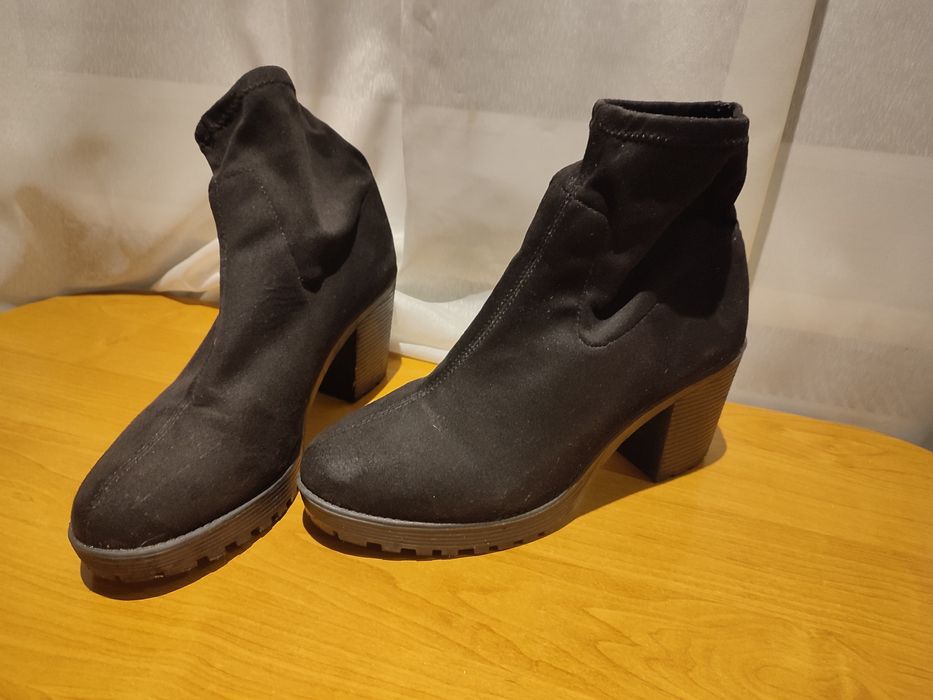 Botki czarne zamszowe