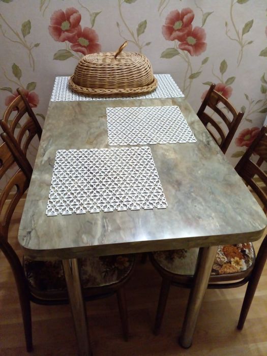 Стол кухонный обеденный