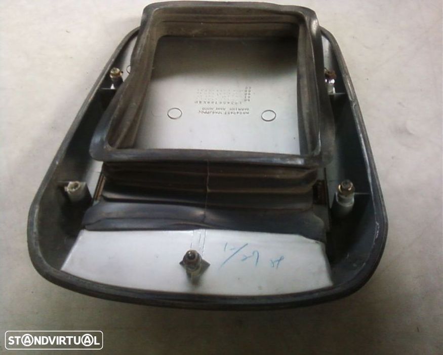 Entrada de ar do capot em vermelho para a Mitsubishi L200 K74 Strakar