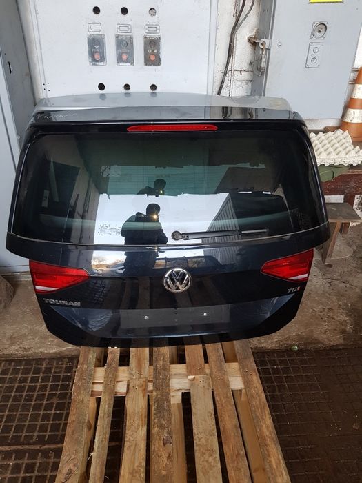 VW Touran  ляда кляпа задняя дверь тоуран 2016-2021гг.