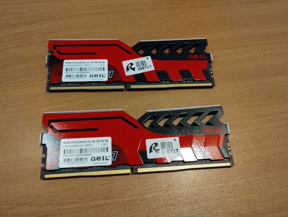 Geil 32 GB (2x16GB) DDR4 3000 MHz EVO Forza Red