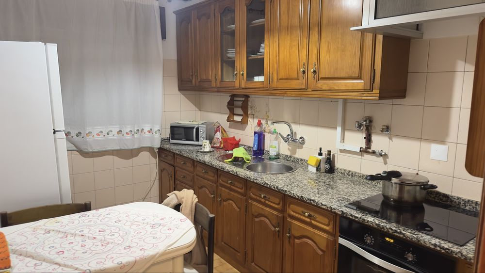 Alugo quarto ao pe de psp de queluz apartamento com