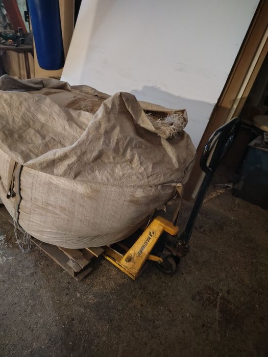 Продам тырсу опилки ДСП в мешках. 30 грн-мешок.