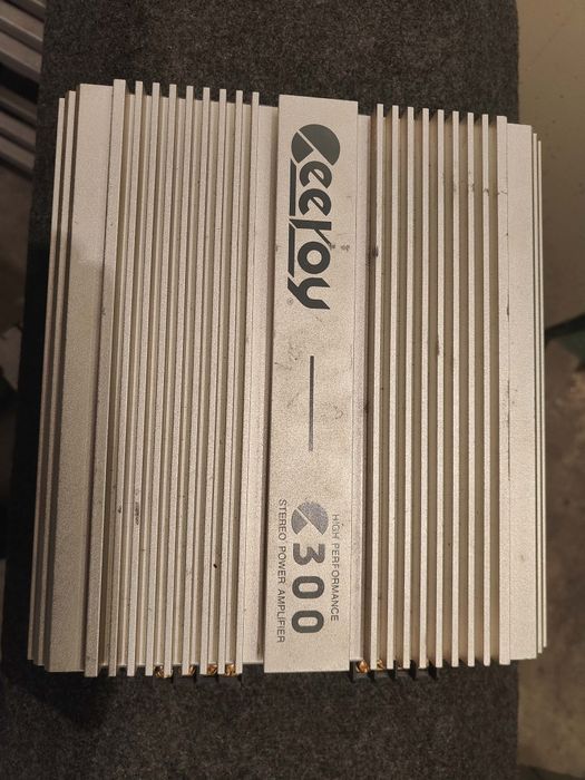 Tuba basowa ze wzmacniaczem