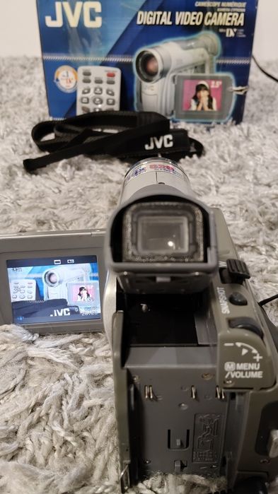 Kamera cyfrowa Mini DV JVC GR-D20E pilot ładowarka przewody