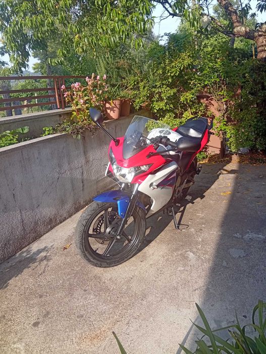 Honda CBR 125R Tricolor 2012