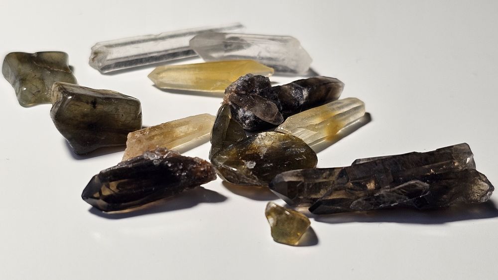 Zestaw minerałów do biżuterii: kwarc i labradoryt