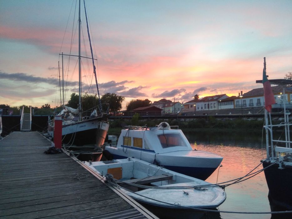 Barco cabinado - motor 4 tempos - inspecionado até Setembro de 2031