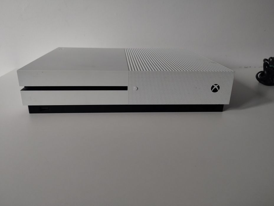 Xbox One S - 1000 GB