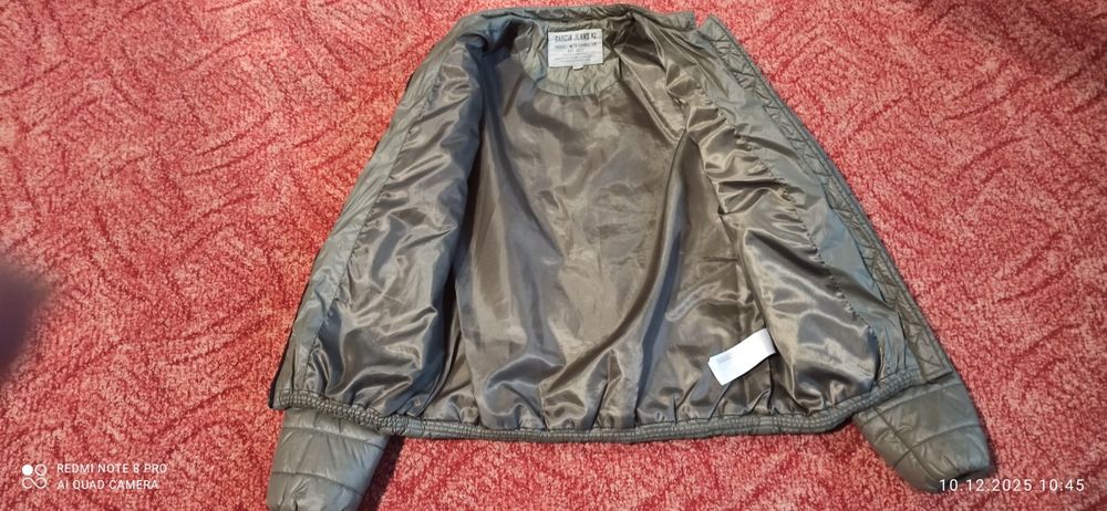 Куртка жіноча світло зеленого кольору 44-46розміру.