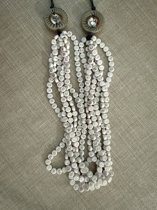 Colar de bijuteria artesanal - Modelo Letras.