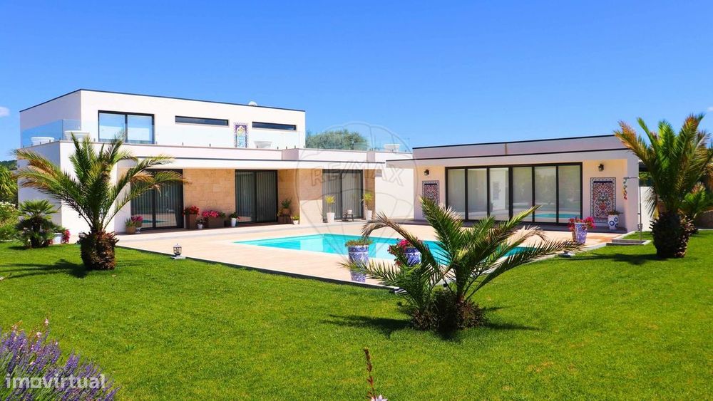 Moradia T4 para venda