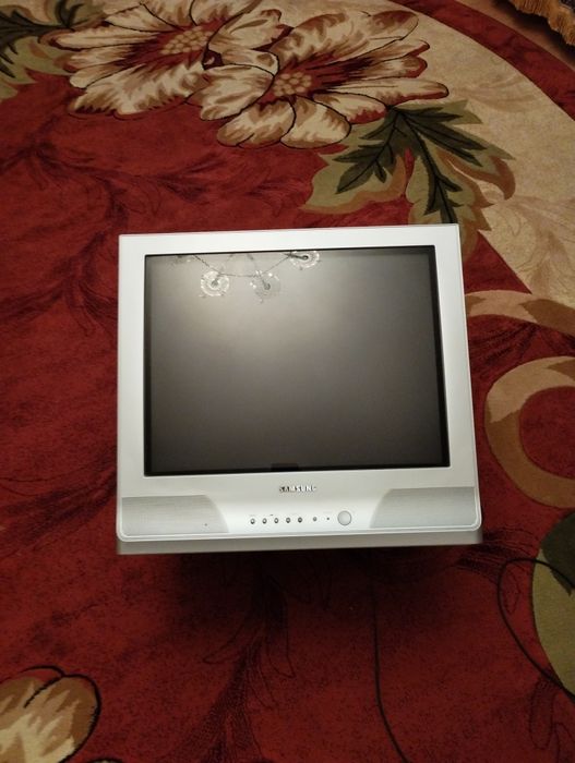 Гарний телевізор