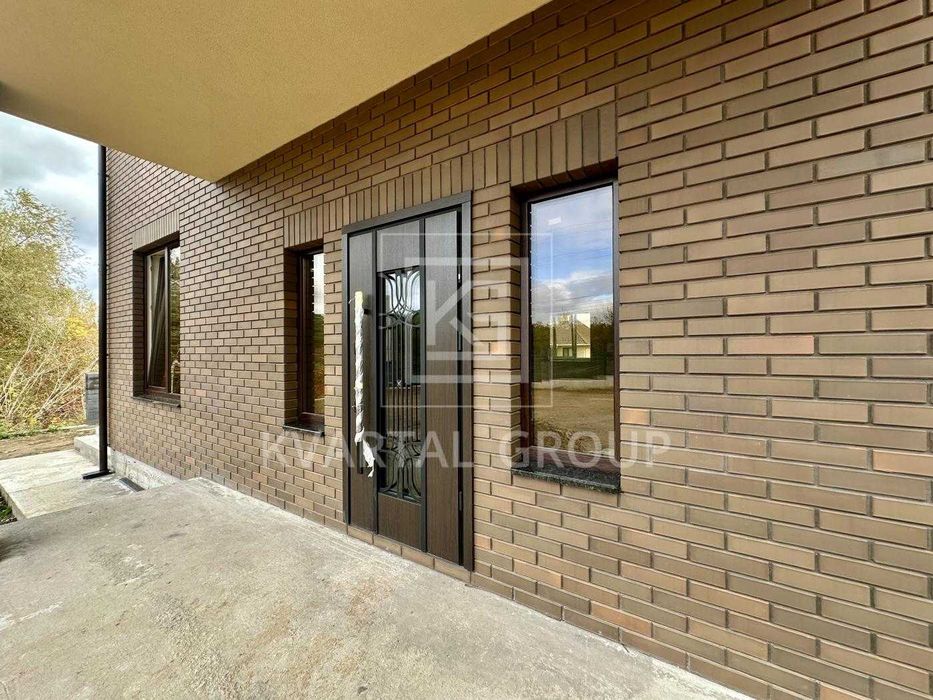 Продам просторий будинок на 12 сотках землі. Без комісії.