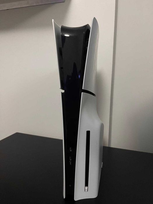 PlayStation 5 Slim com leitor de discos *RESERVADA*