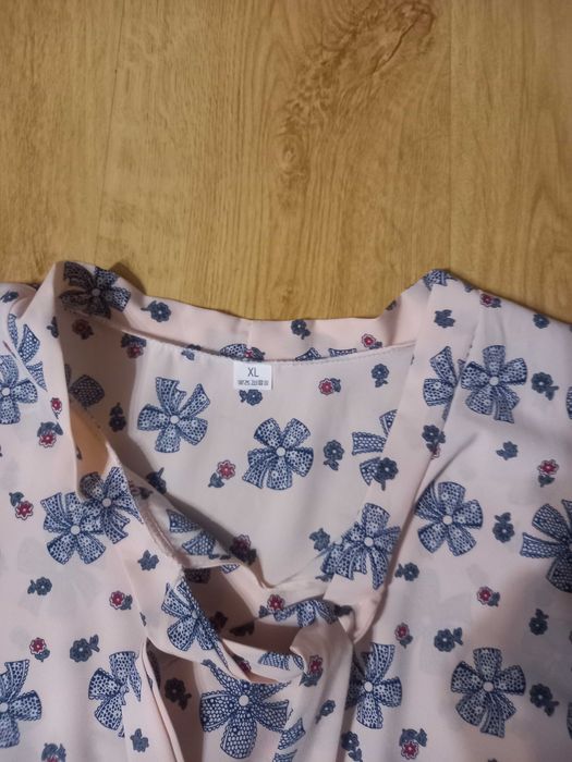 Bluzka w kokardy .XL