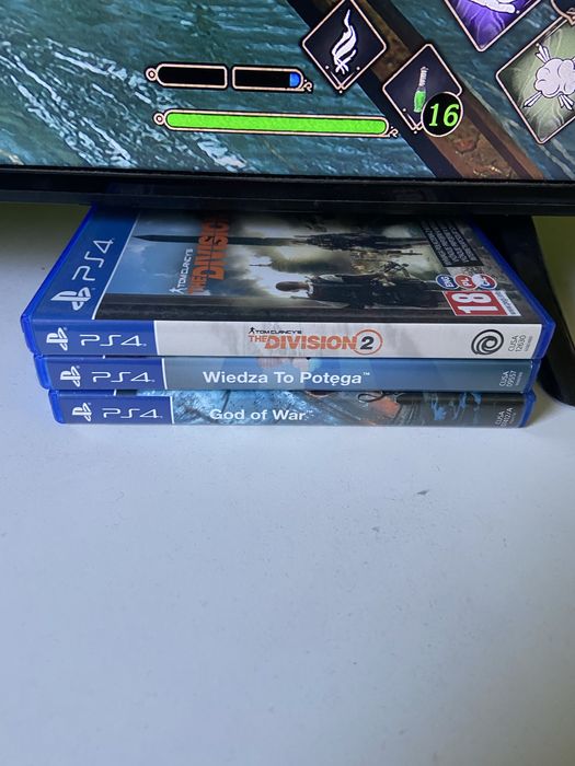 PlayStation 4 Pro 1TB + 2 pady + 3 gry