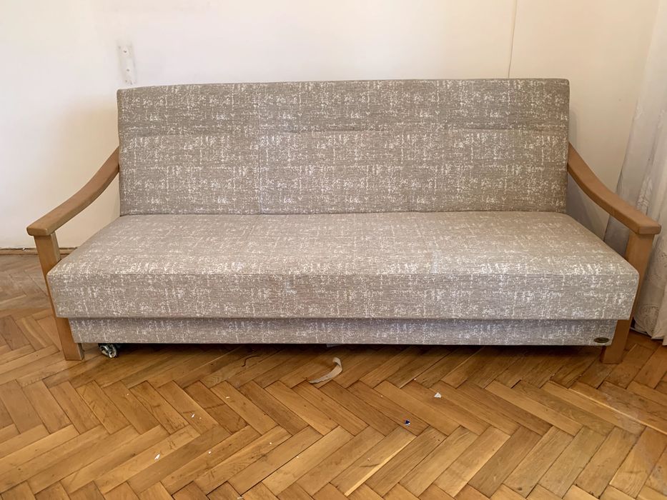 kanapa rozkładana, prawie nowa, b.dobra jakość, kosztowała 2,5 tys.