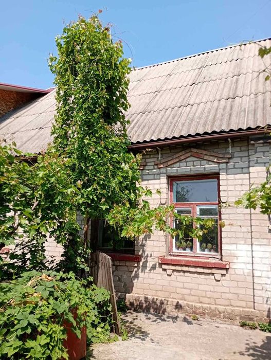 +Продам часть  дома  ул. 12 Апреля район Набережной 32000 дол.