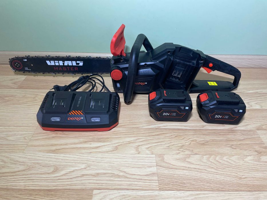 Dnipro-M DCS-200BC Dual Акумуляторна ланцюгова пила (комплект)