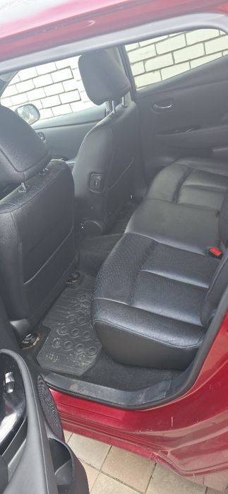 Оренда nissan leaf