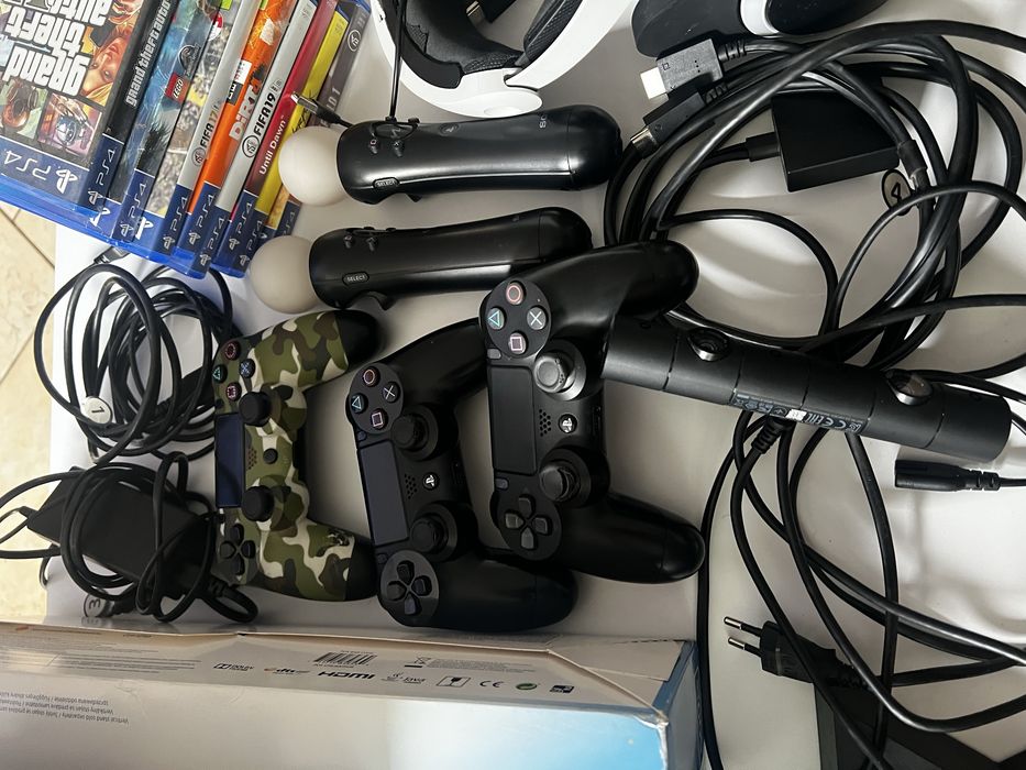 Konsola PS4 3 pady, gogle VR i kontorlely move