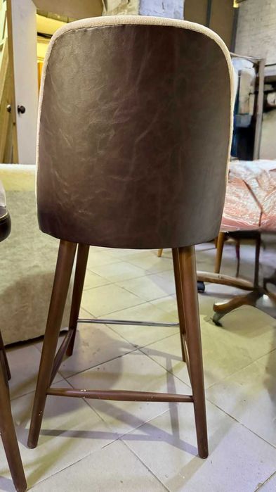 Продам полубарні  стільці б\у