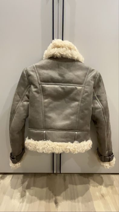 Куртка  на хутрі Bershka