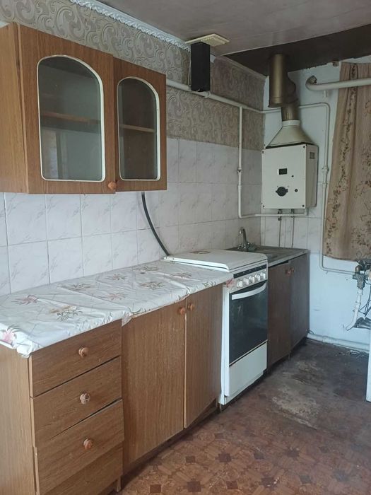 Продам в с.Буди ,частину будинку.