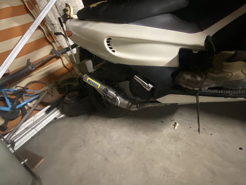 Vendo scooter 50cc gilera runner e uma moto 4 250cc ambas matriculadas