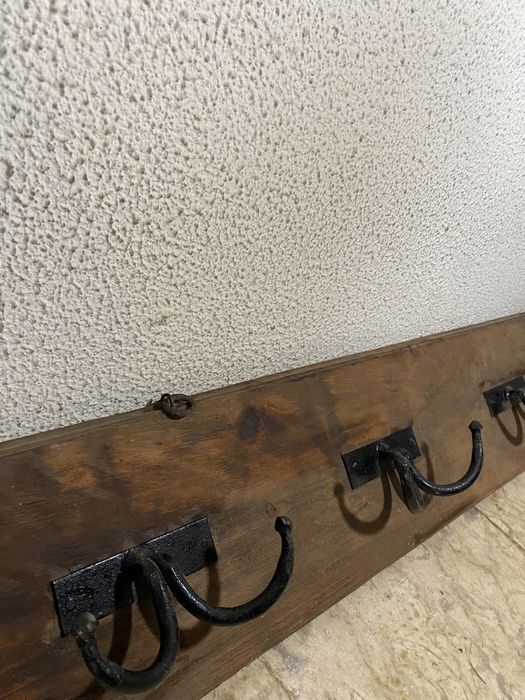 Cabide de parede antigo de madeira maciça