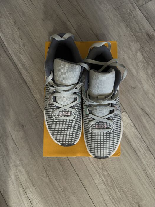 Продам чоловічі баскетбольні кросівки Nike LEBRON WITNESS 7.