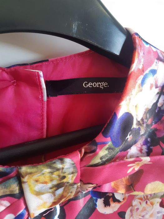 Sukienka w kwiatki bez rękawów  George  3/4lat 98/104