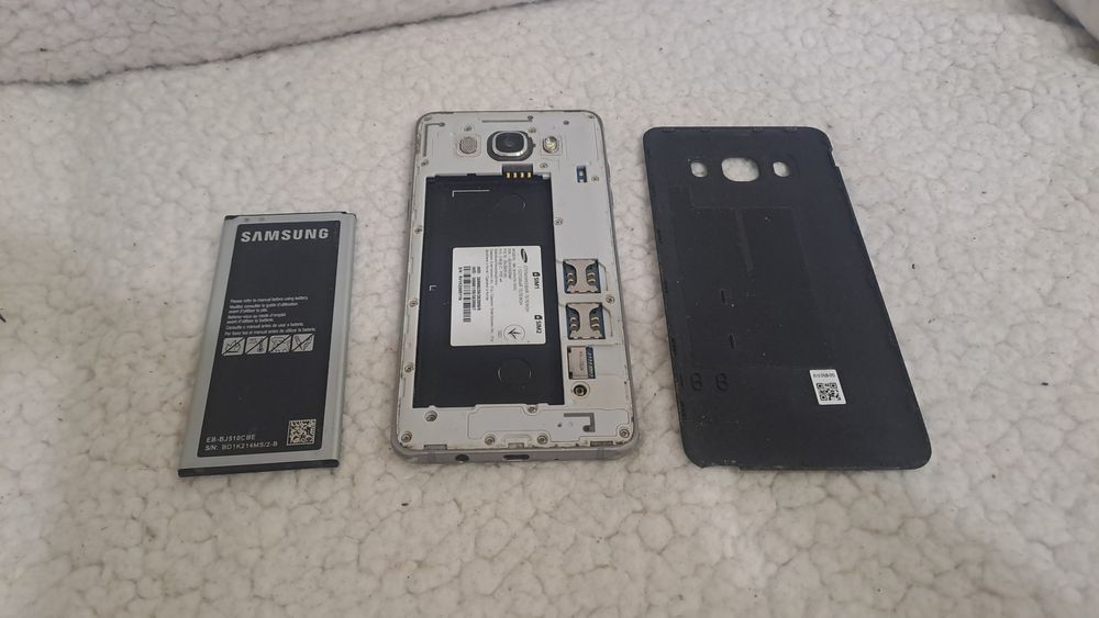 Самсунг J5 на запчастини