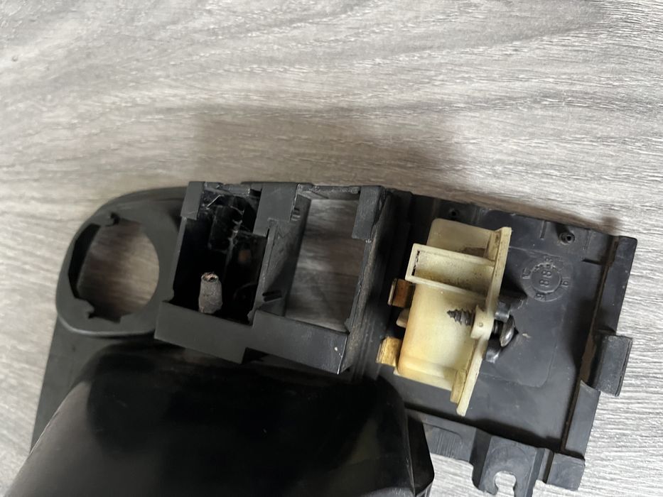 Пластик навколо спідометра Opel Kadett E