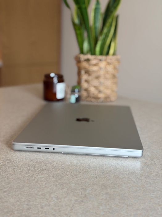 MacBook Pro 16” M4 Pro 48GB ram 512GB SSD