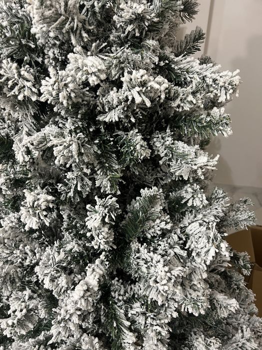 Árvore de Natal com efeito de neve