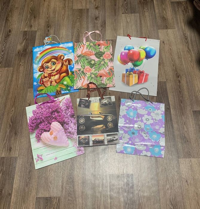 Пакеты подарочные праздничные объемные