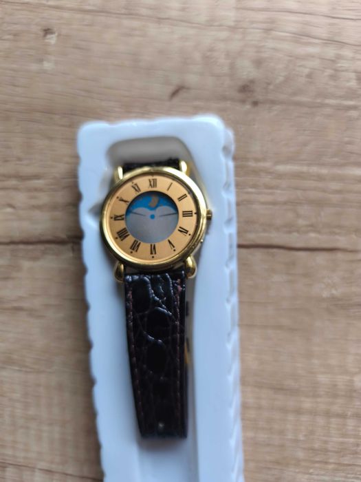Zegarek analogowy z wyświetlaczem LCD vintage