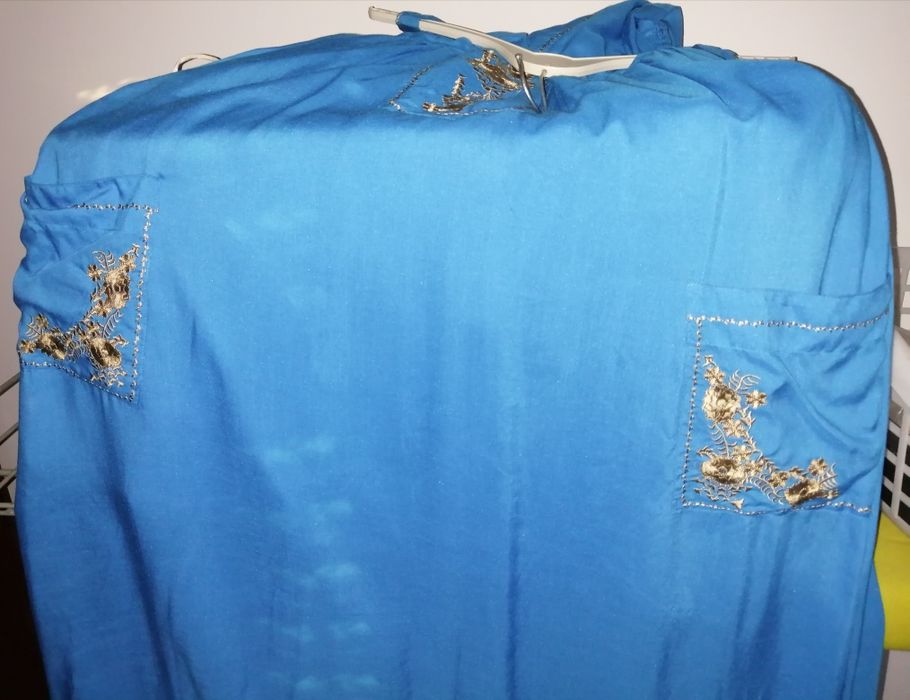 Vestido azul comprido de verão