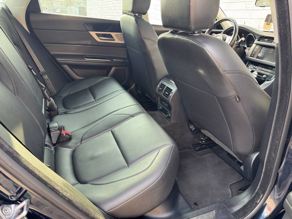 Jaguar XF-35t AWD Car Invest Ukraine Лізинг